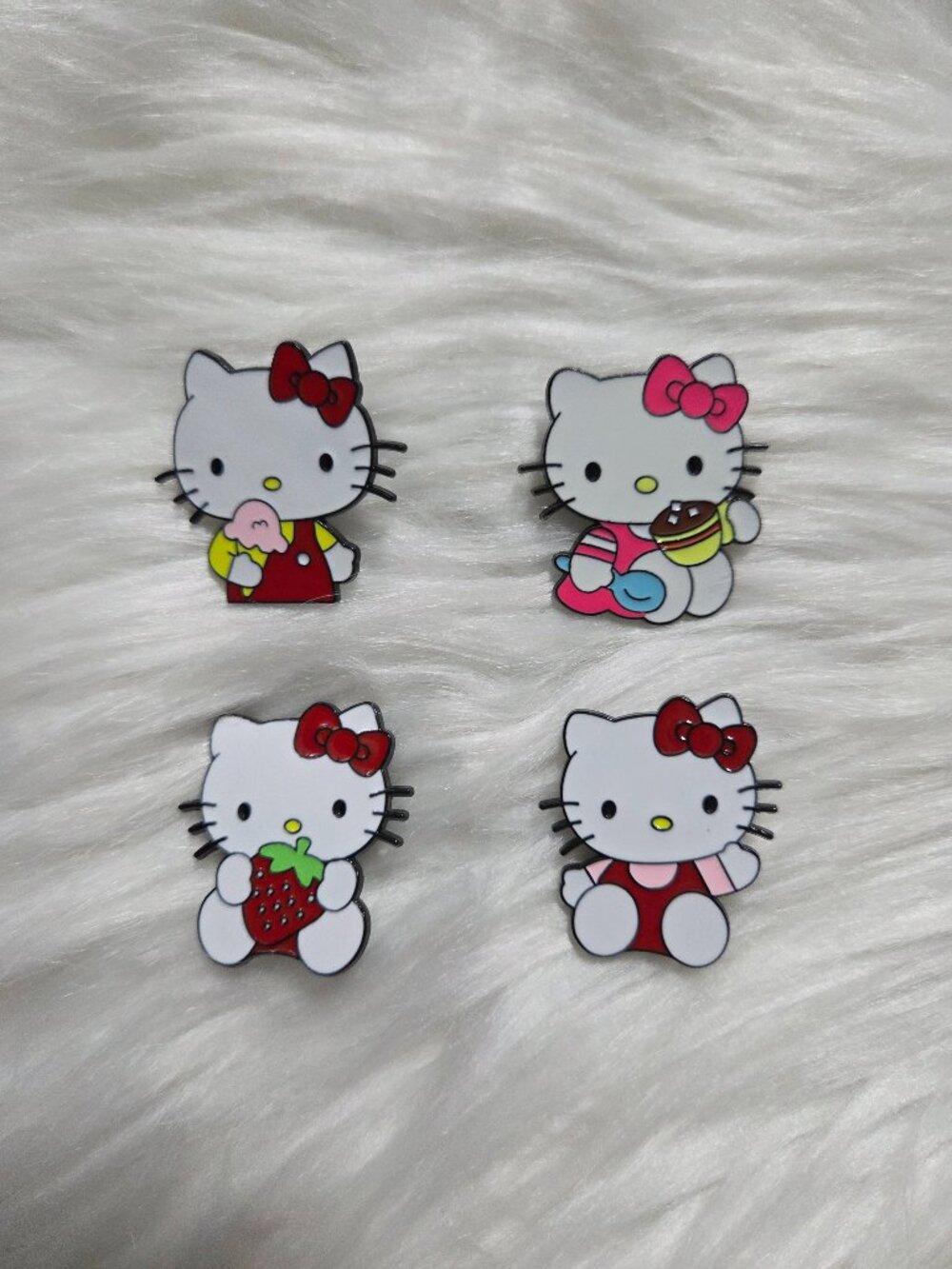 Hello Kitty Pin Set